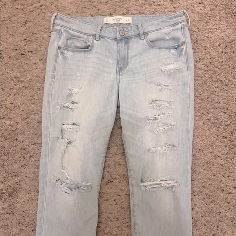 Abercrombie Vintage Distressed Low Rise Denim - Picture 4 of 5